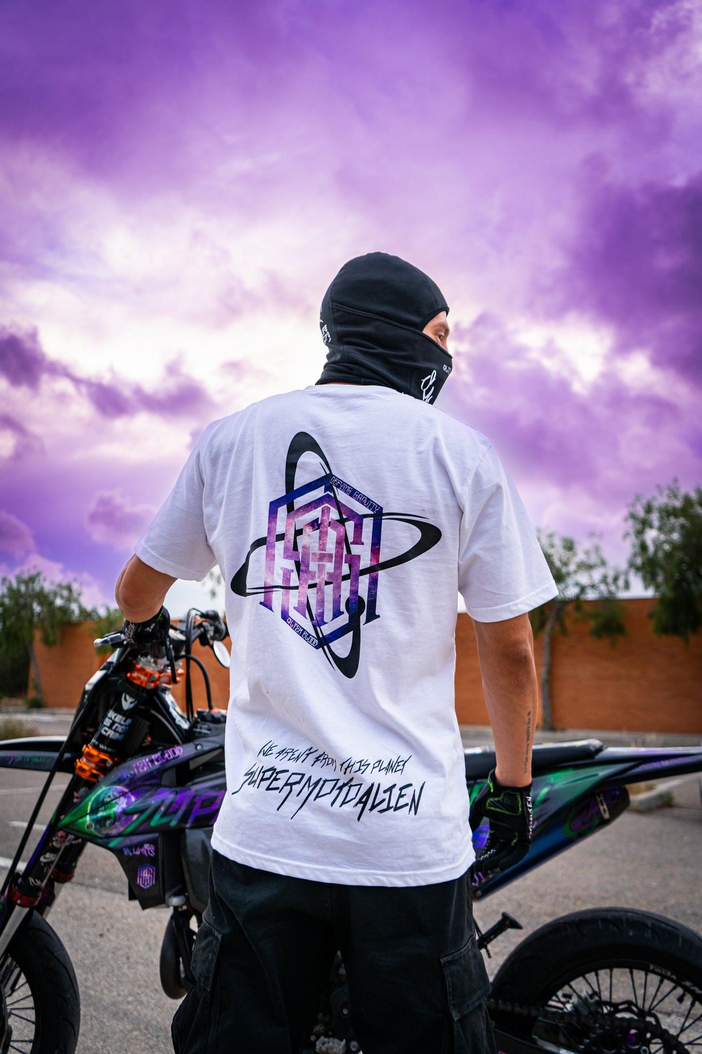 Camiseta "Orbit Core"