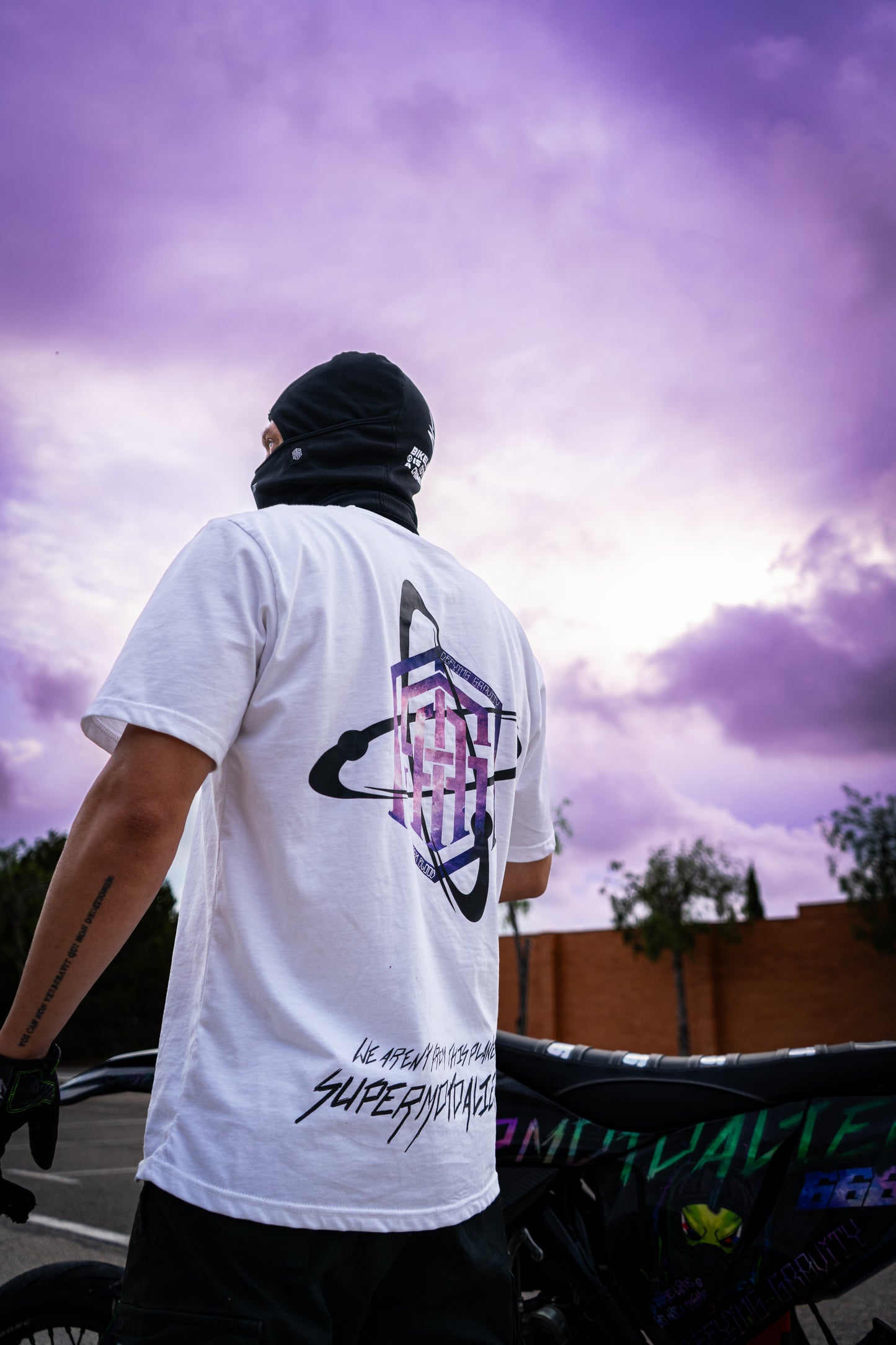 Camiseta "Orbit Core"