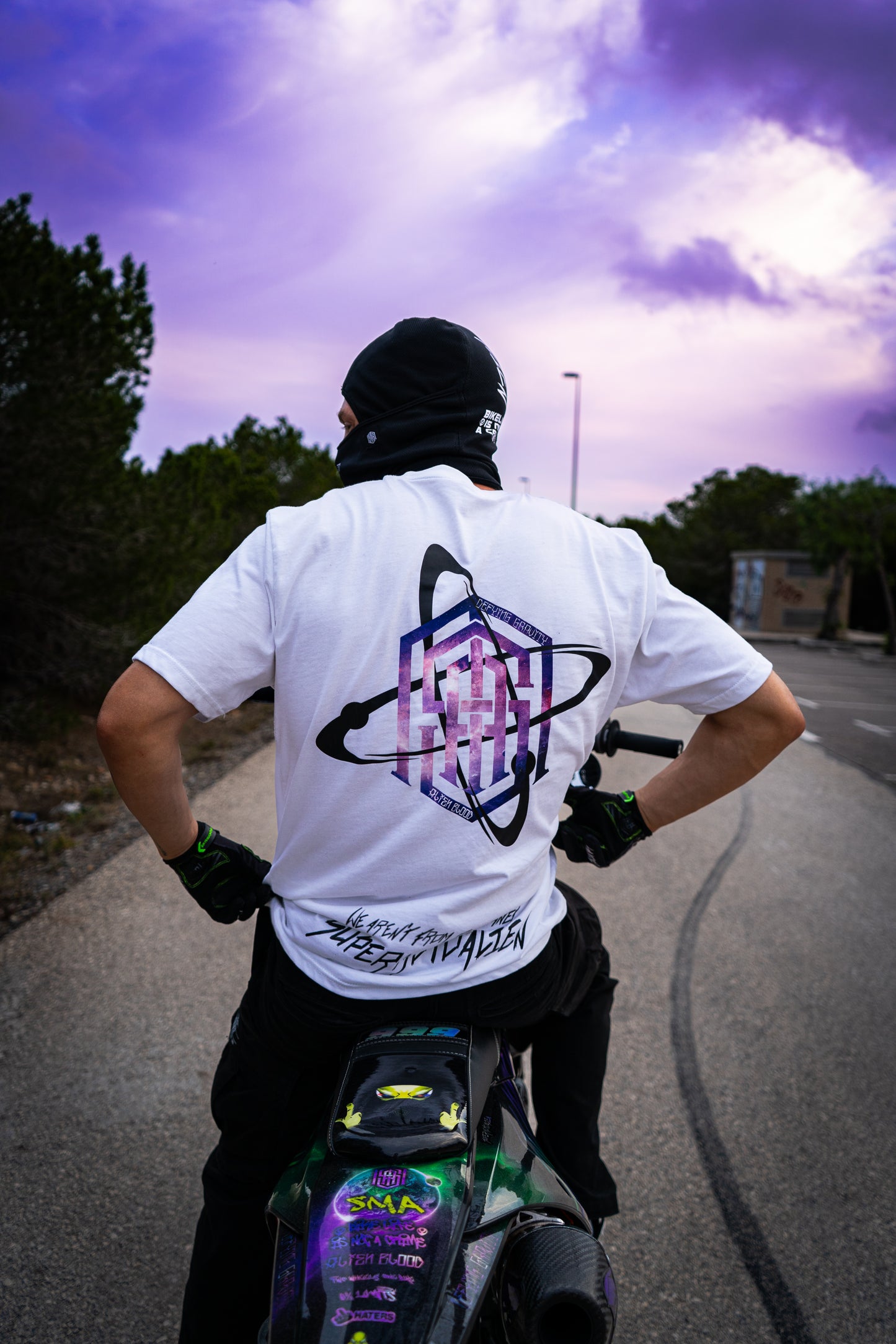 Camiseta "Orbit Core"
